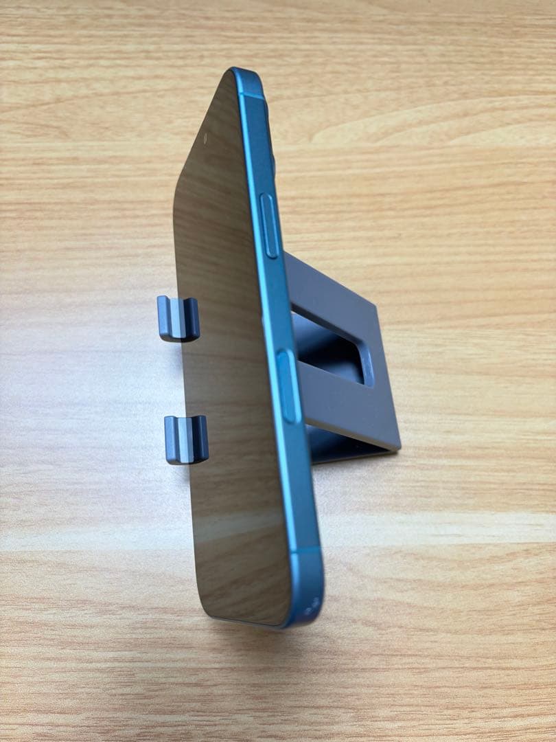 iPhone 16 128GB ティール SIMフリー 動作良好・画面傷有り