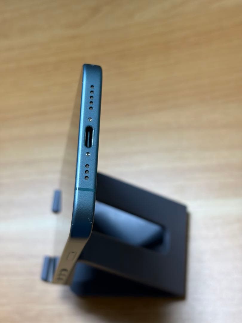 iPhone 16 128GB ティール SIMフリー 動作良好・画面傷有り