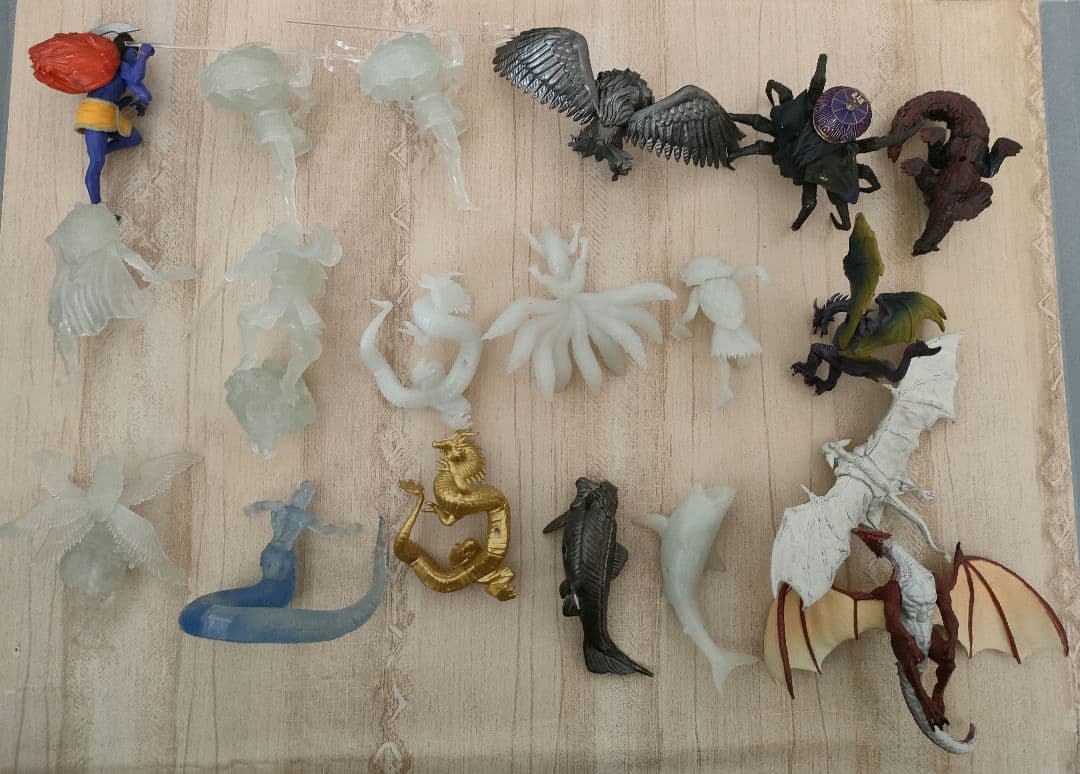 最強王図鑑　ドラゴン　妖怪　UMA　悪魔　英雄　水中　モンスター19体フィギュア