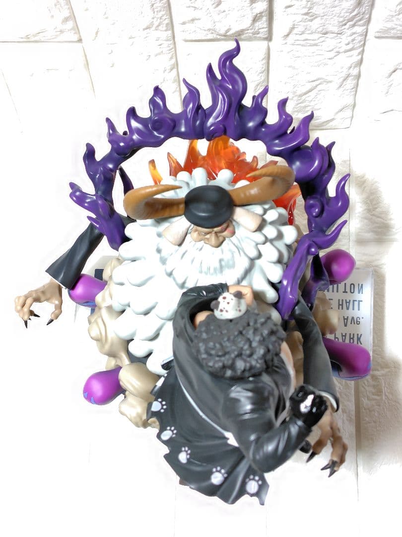 ワンピース　一番くじ　バーソロミュー・くまＶＳジェイガルシア・サターン聖【美品】
