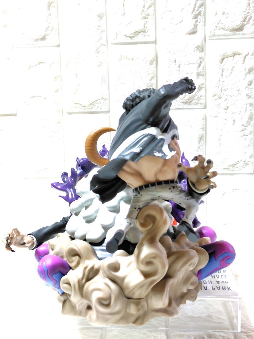 ワンピース　一番くじ　バーソロミュー・くまＶＳジェイガルシア・サターン聖【美品】