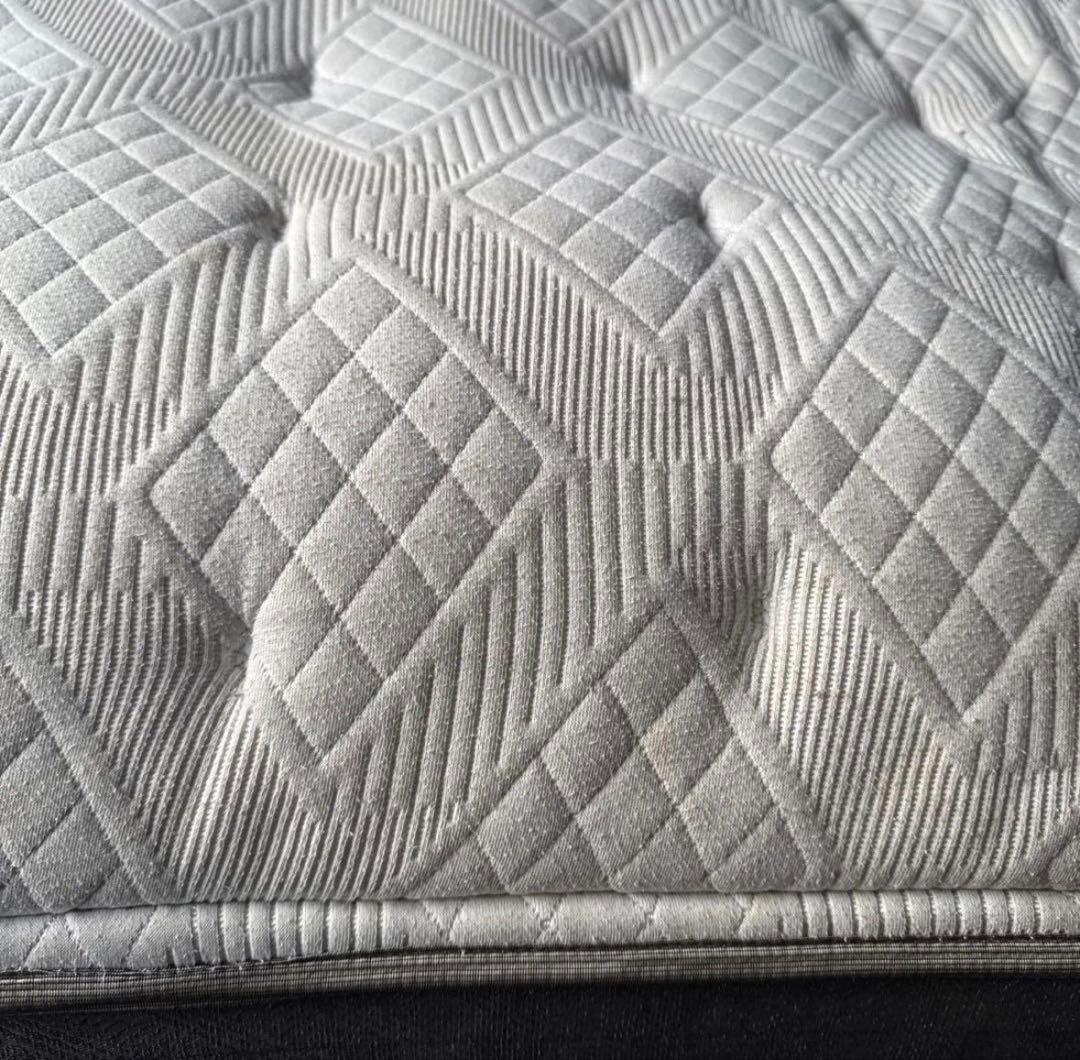 本日終了　引き取り限定　無垢材ベッドフレーム Kingsdown マットレス