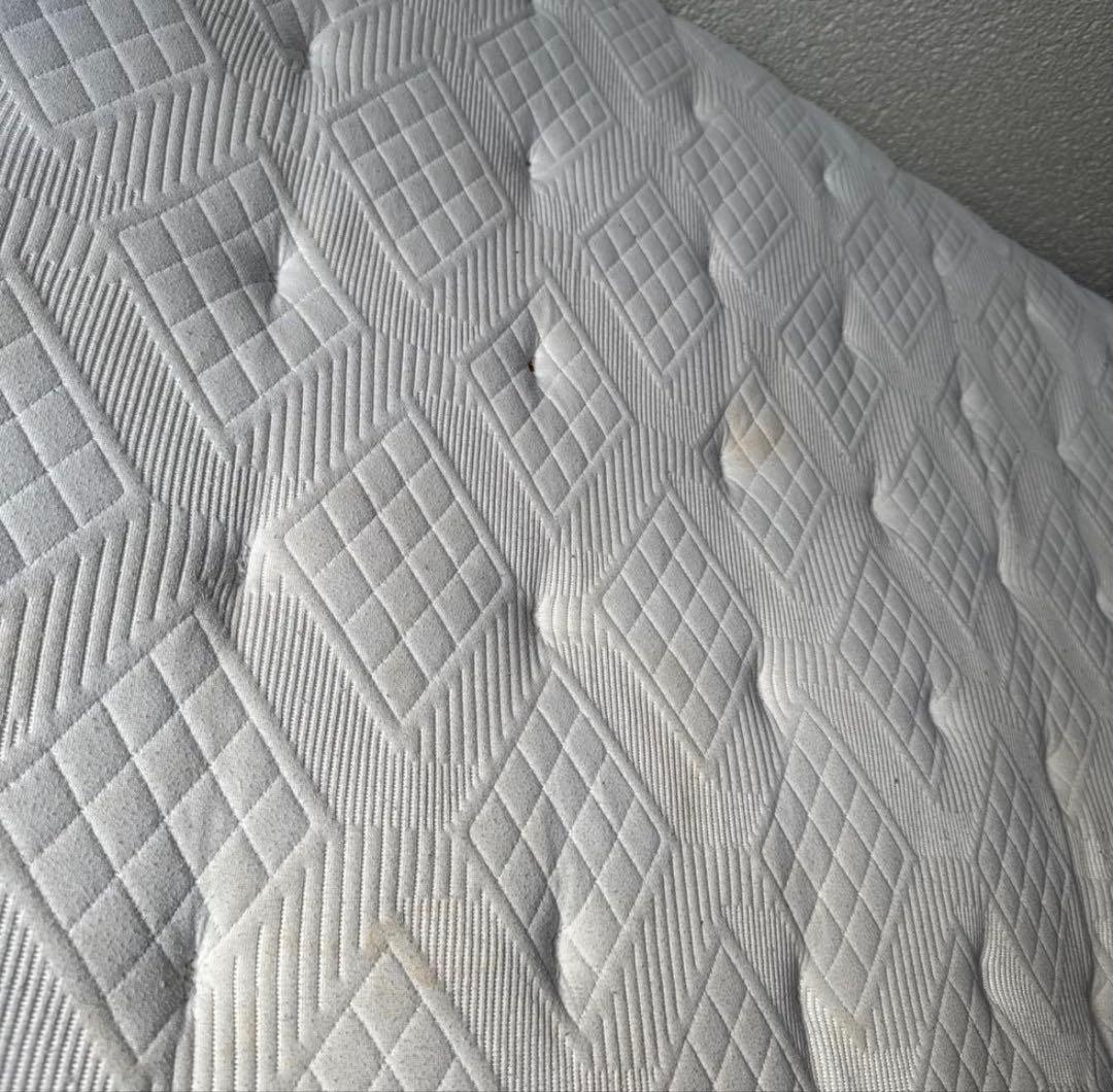 本日終了　引き取り限定　無垢材ベッドフレーム Kingsdown マットレス