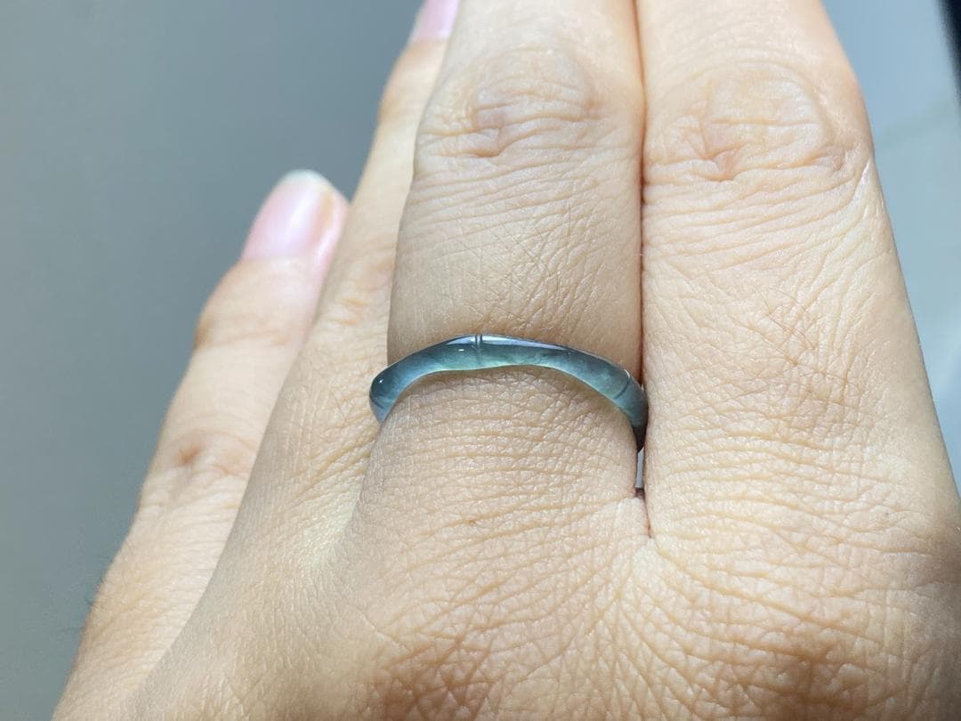 L13-217細身高氷種竹節リング13.5号グアテマラ産A貨本翡翠くりぬき黒翡翠