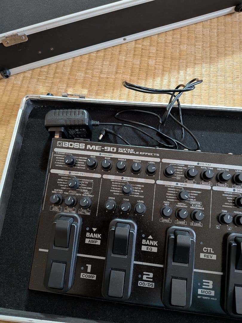 BOSS ME-90 ギターエフェクター　ケース、電源アダプター付属
