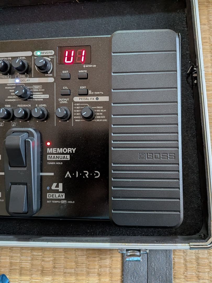 BOSS ME-90 ギターエフェクター　ケース、電源アダプター付属