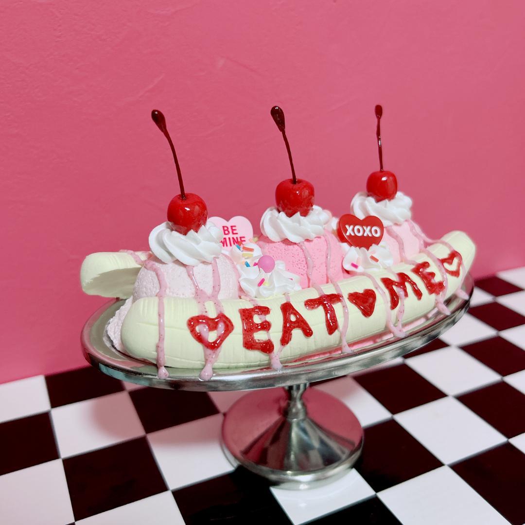 ピンクが大好き‼︎eat meバナナスプリット　フェイクスイーツ　食品サンプル