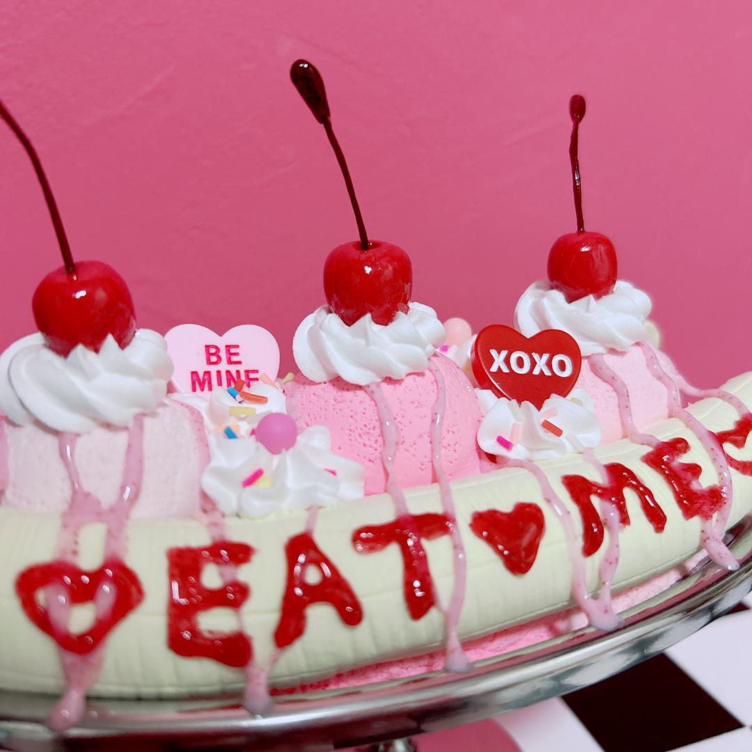 ピンクが大好き‼︎eat meバナナスプリット　フェイクスイーツ　食品サンプル