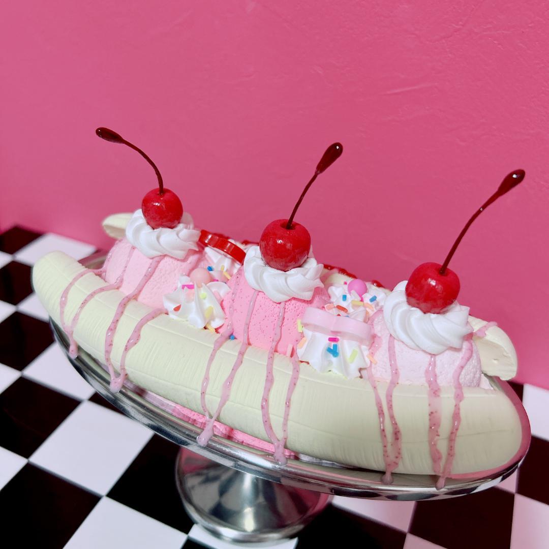 ピンクが大好き‼︎eat meバナナスプリット　フェイクスイーツ　食品サンプル