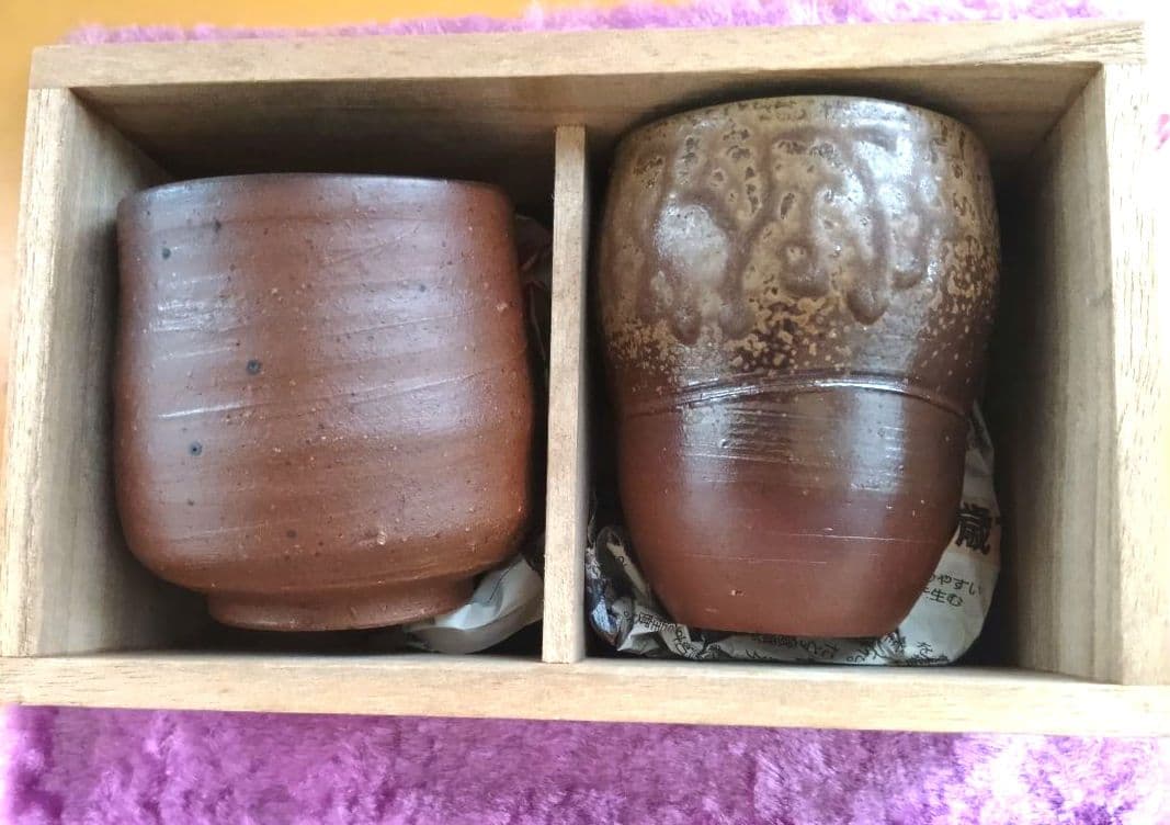 骨董品 備前焼 夫婦湯呑み ペア 湯呑み2客 木箱付き 焼締 陶器 極美品‼️
