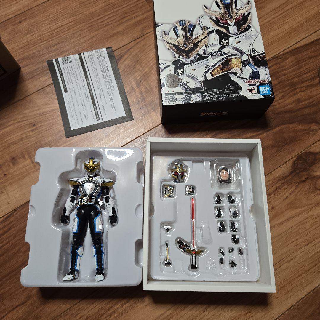 S.H.Figuarts(真骨彫製法) 仮面ライダーイクサ セーブモード/バー…