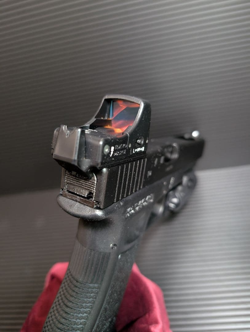 東京マルイ　グロック34　予備マガジン　ドットサイト付き