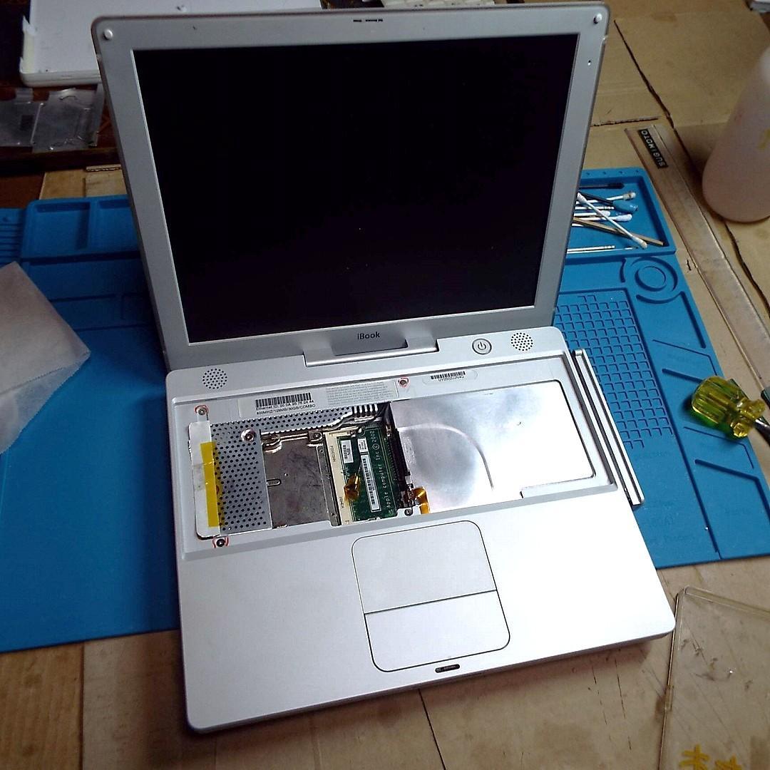 起動不安定_美品_OS9起動_iBook-G3_800MHz_1/2