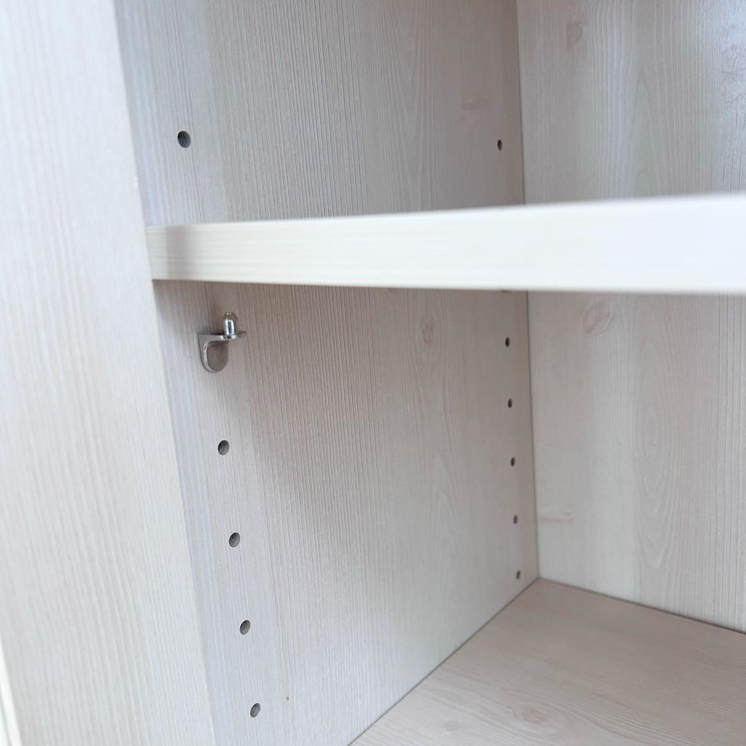 カントリーキャビネット　北欧　食器棚　チェッカーガラス　木目調　キッチン