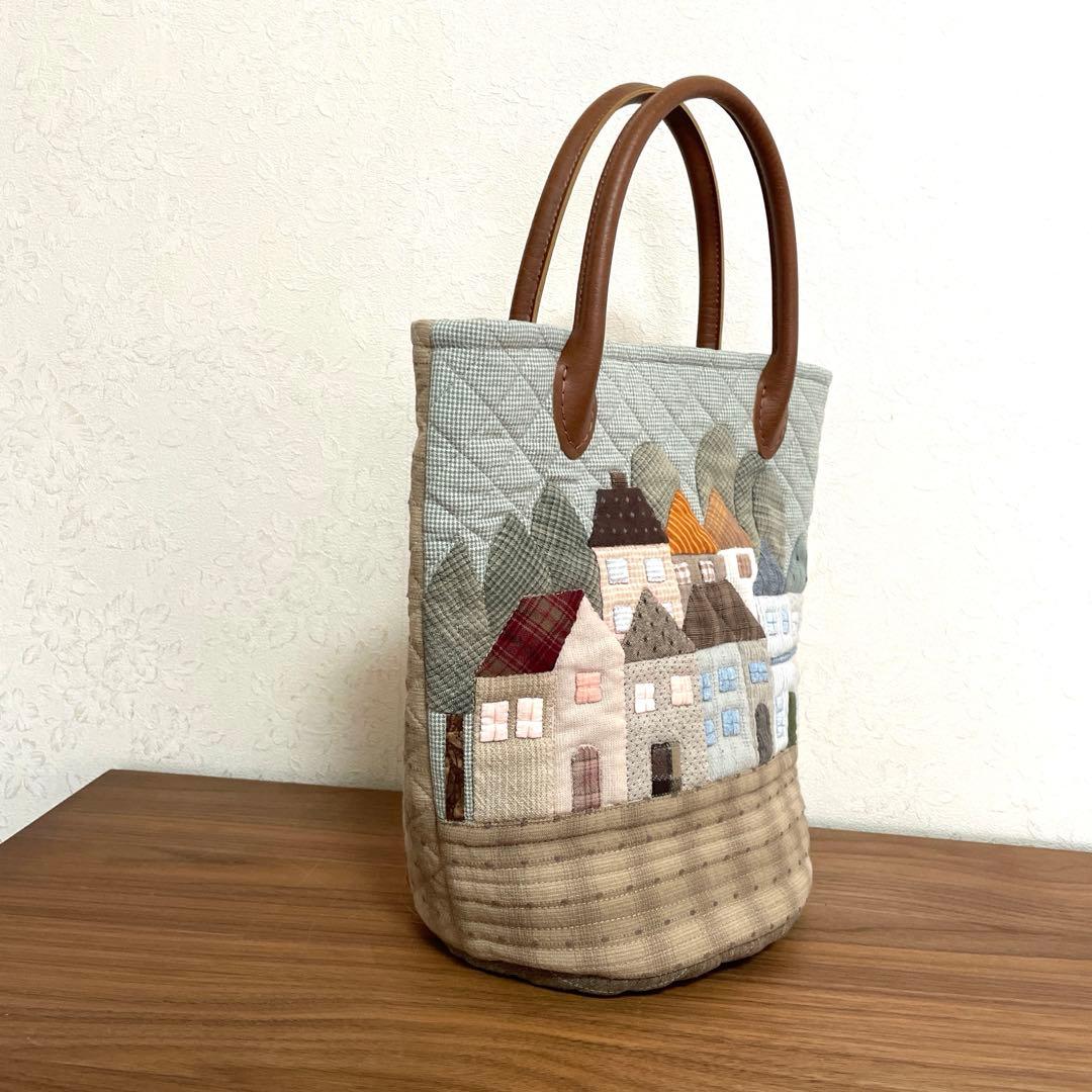 パッチワークキルトトートバッグ　ハンドメイド