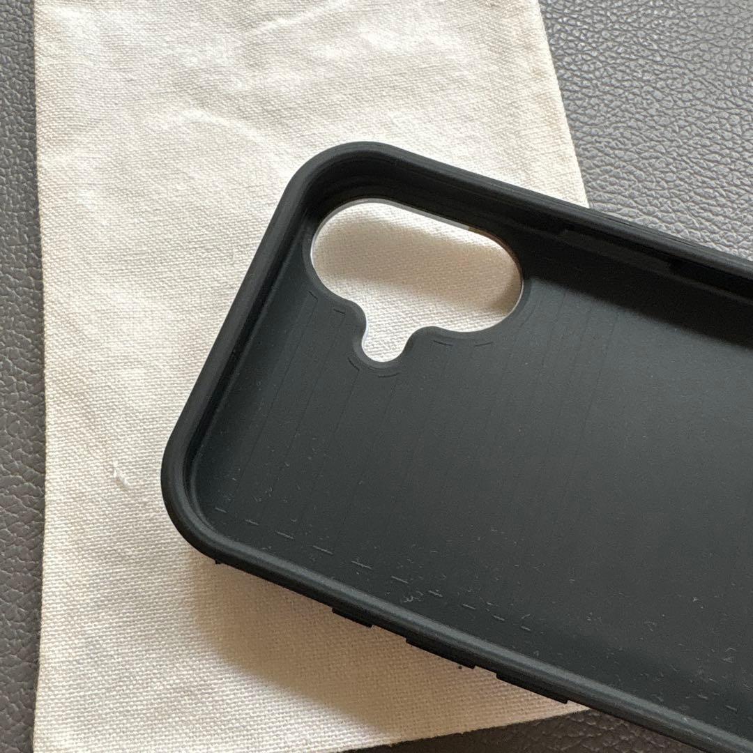 【新品・未使用】BURGA 抽象模様（Core）iPhone16 ケース