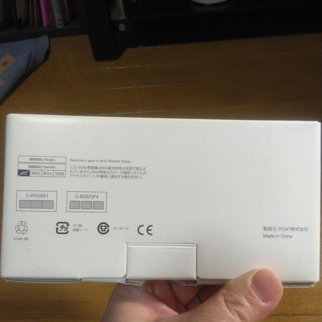 arrows We ブラック 64 GB au