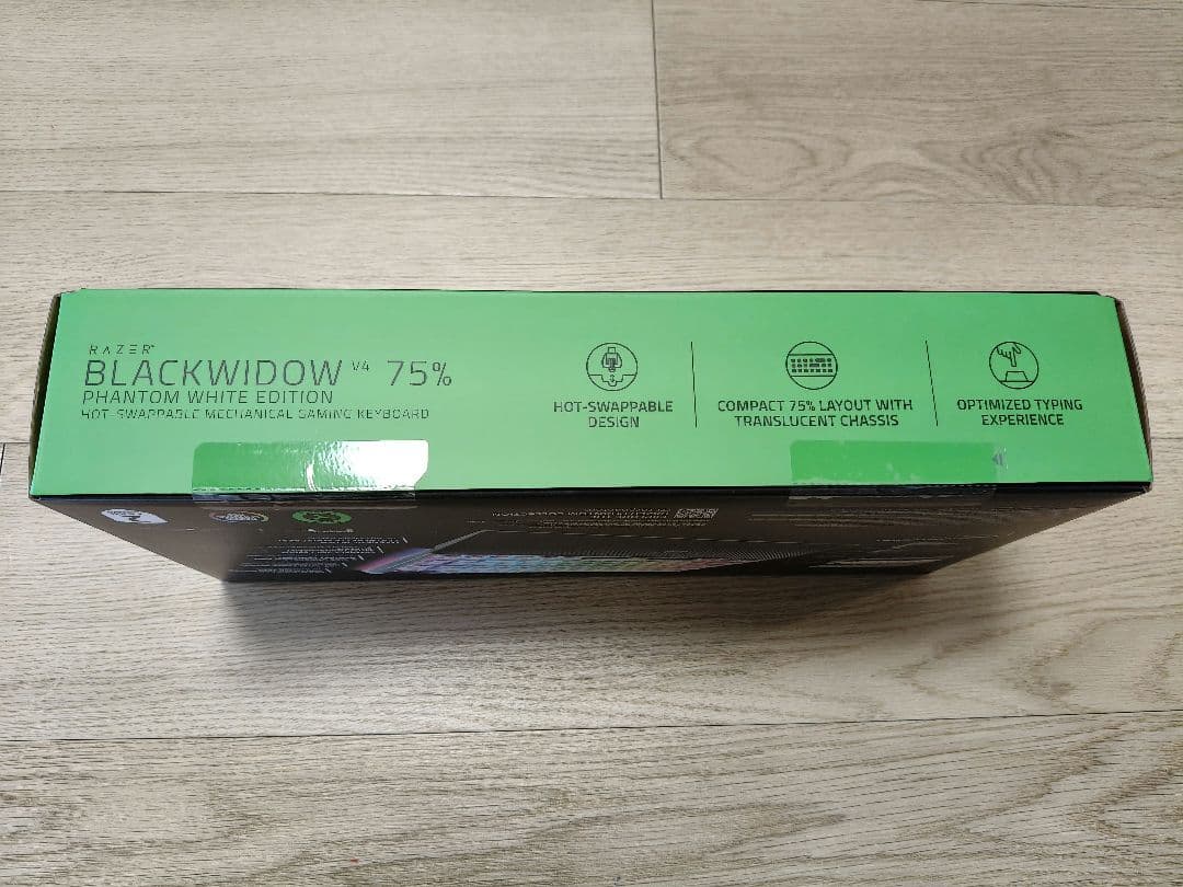 RazerBLACKWIDOW V4 75% PHANTOM WHITE未開封