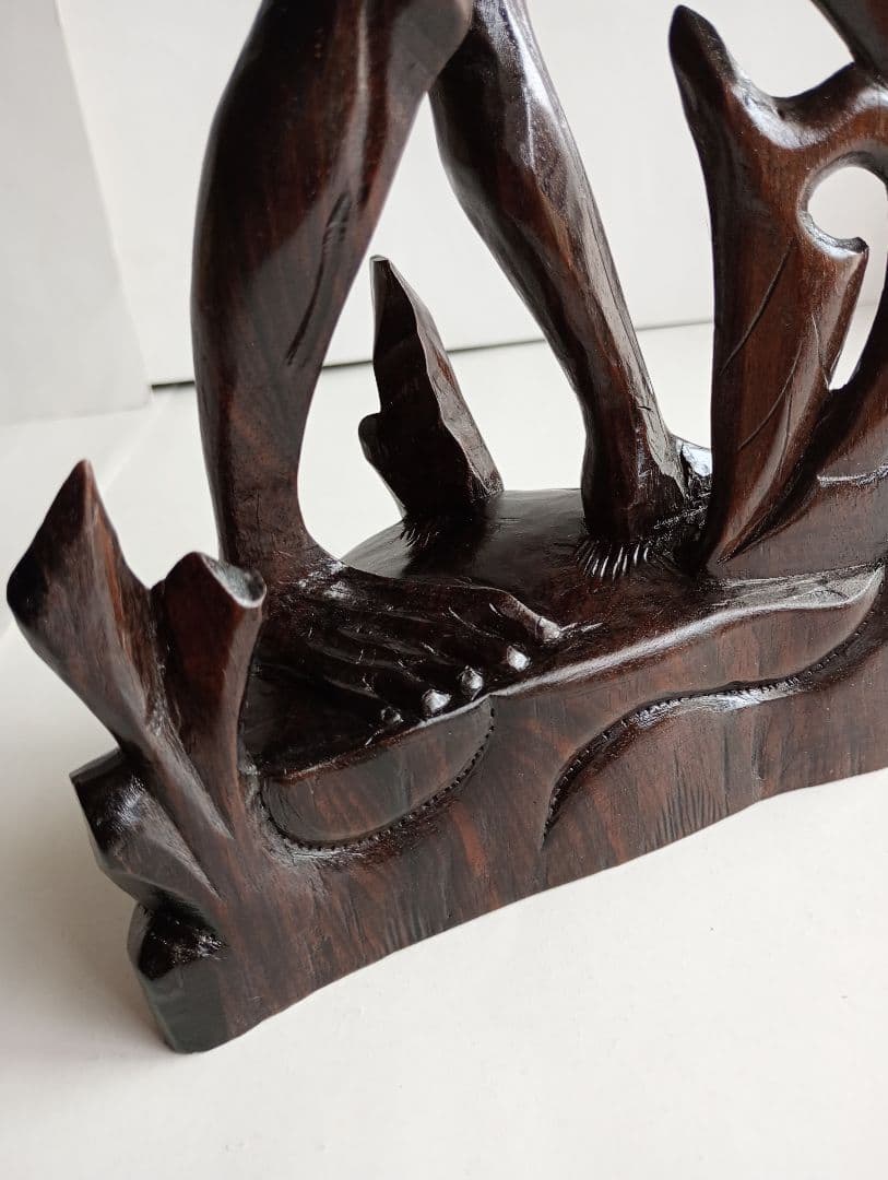 木彫り(工芸品) 「天秤棒を担ぐ老人」