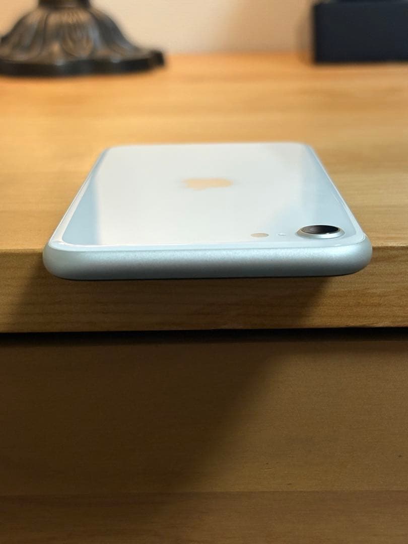 Apple iPhone SE (第2世代) ホワイト　SIMフリー