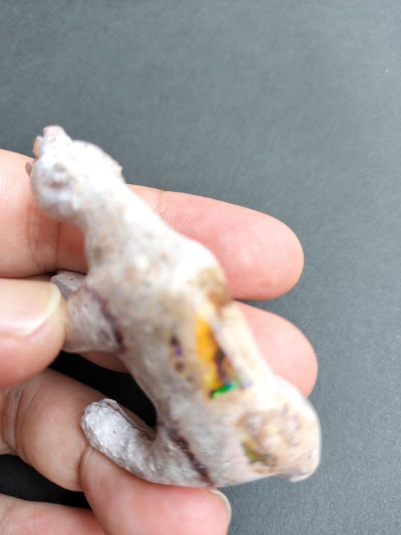 カンテラオパール　ジャガー　カービング　彫刻　天然石