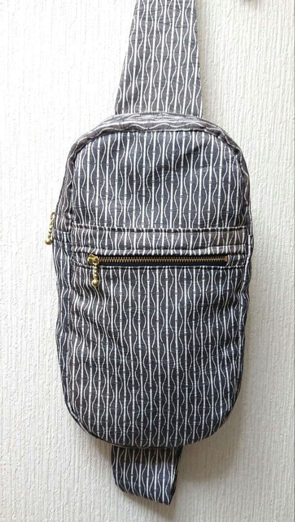 現品限り!!　正絹 レアデザイン 着物生地使用 ボディバッグ 斜め掛けバッグ