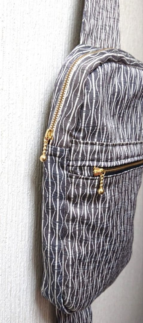 現品限り!!　正絹 レアデザイン 着物生地使用 ボディバッグ 斜め掛けバッグ