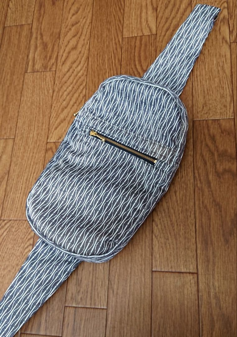 現品限り!!　正絹 レアデザイン 着物生地使用 ボディバッグ 斜め掛けバッグ