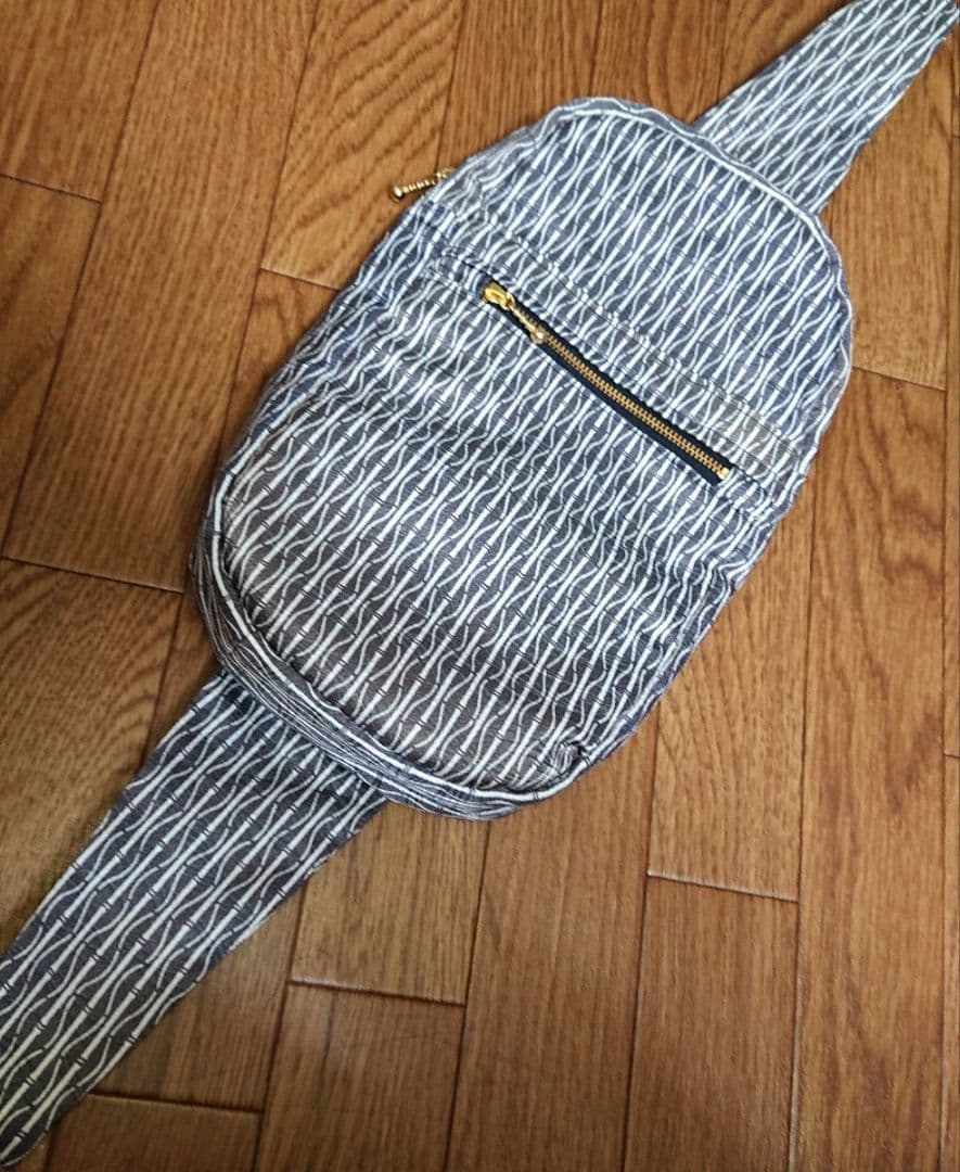 現品限り!!　正絹 レアデザイン 着物生地使用 ボディバッグ 斜め掛けバッグ