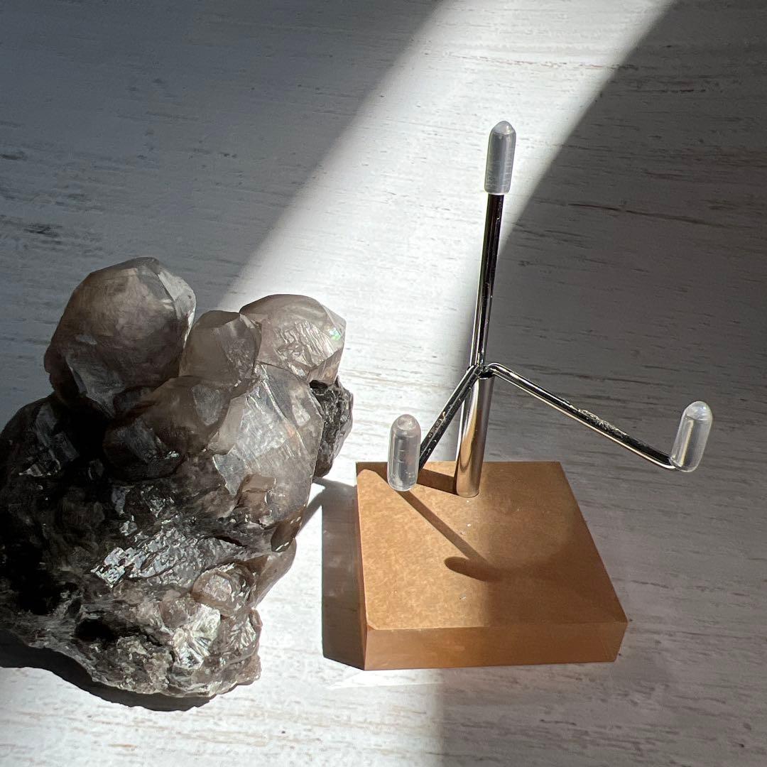 天然石　骸骨水晶　エレスチャル水晶　ポイント　台座付き