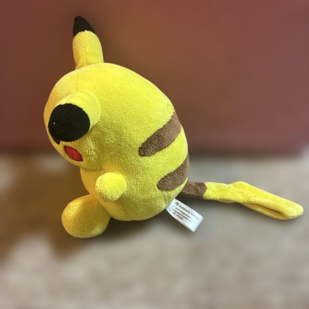ピカチュウ ぬいぐるみ　2011年　ポケモンセンター
