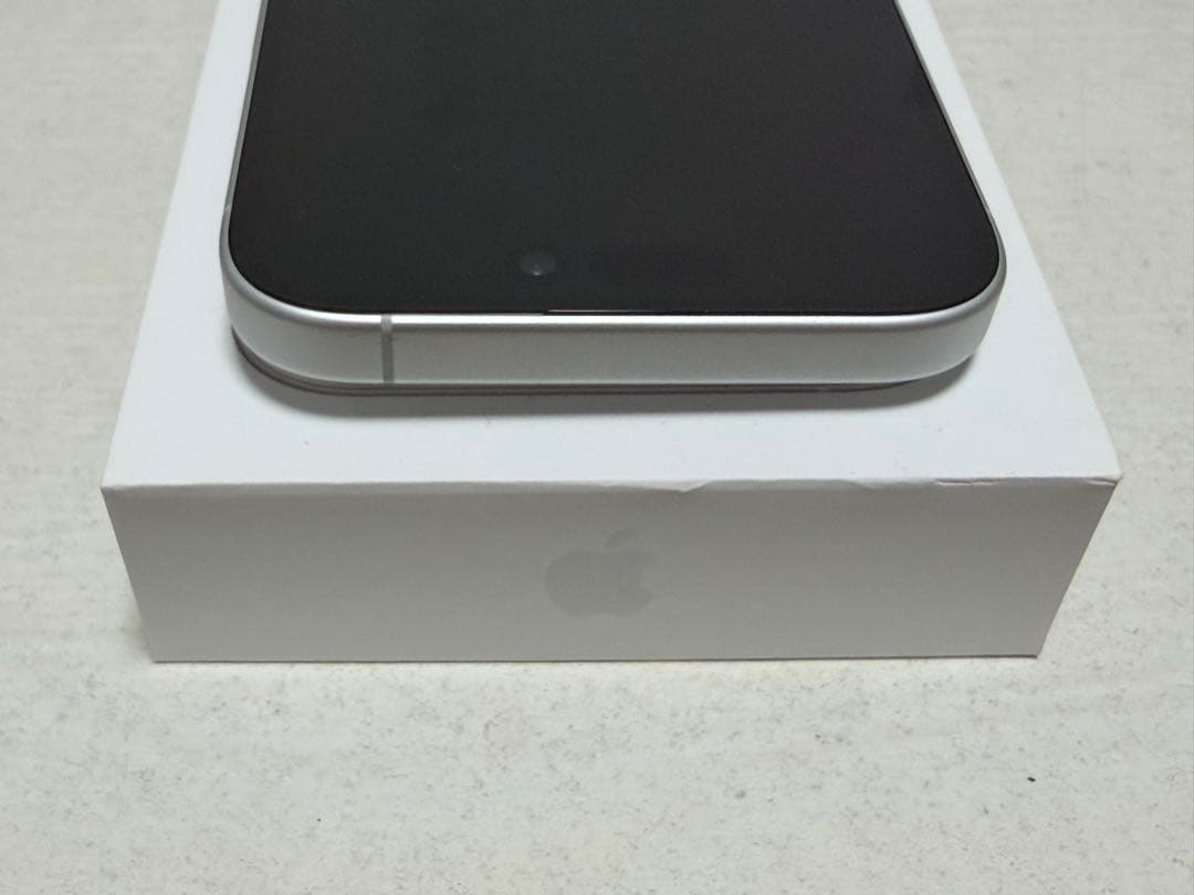iPhone16 128GB ホワイト　本体　simフリー