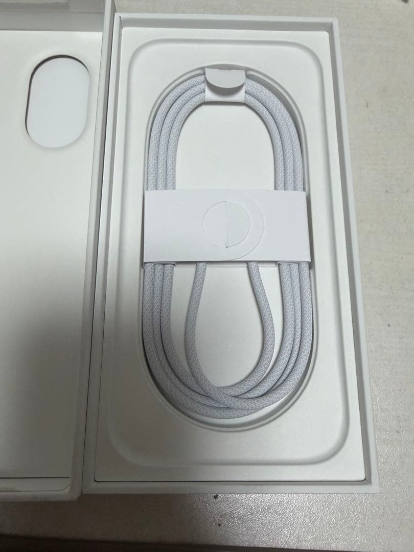 iPhone16 128GB ホワイト　本体　simフリー