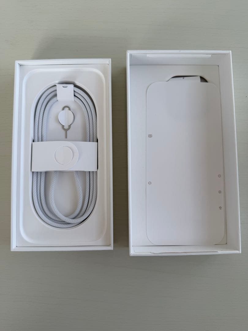 ゆー　Apple iPhone 16Pro デザートチタニウム本体