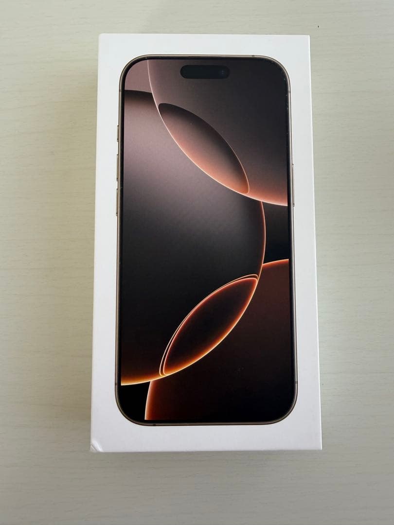 ゆー　Apple iPhone 16Pro デザートチタニウム本体