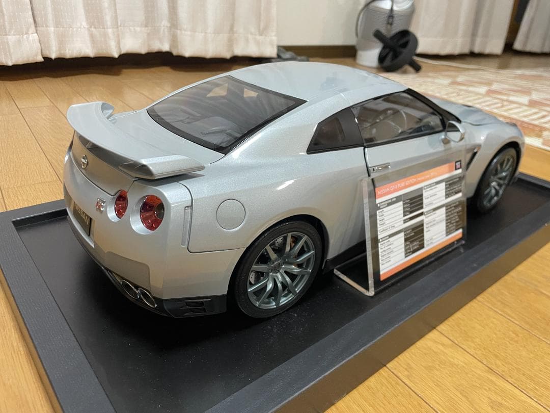 日産GT-R 2011年モデル R35 8分の1模型