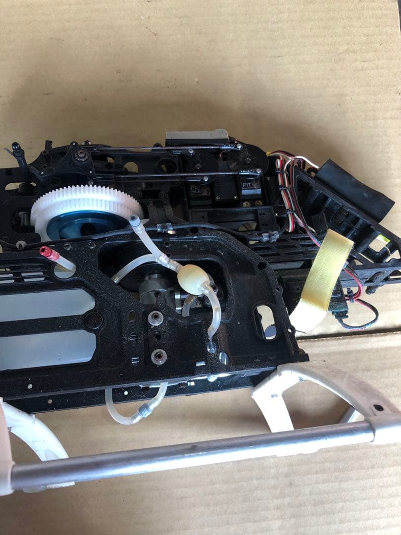 ヒロボー　ラジコンヘリコプター　エンジン