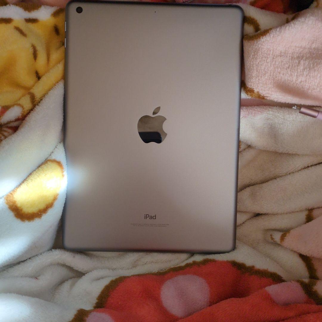 Apple iPad 9 、7インチ シルバーだい6世代