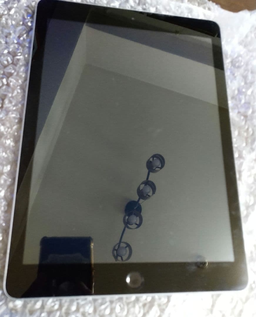 お*ー様 Apple iPad　6世代 難あり