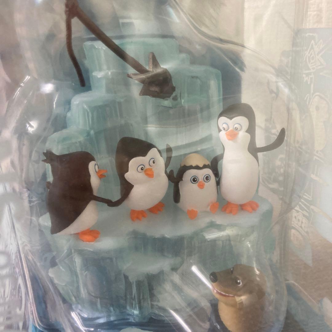 【アメリカで購入！超レア品！】ペンギンズの子供時代のフィギュア　グッズ