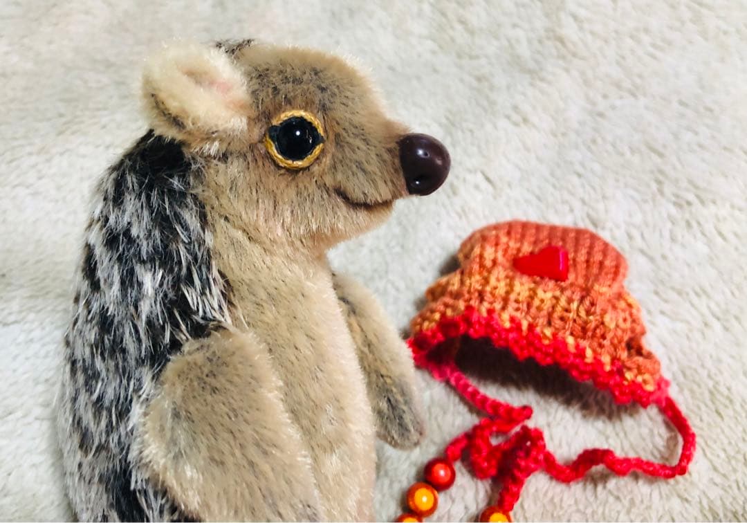 海外作家様　ハンドメイド　ぬいぐるみ　ハリネズミ　帽子付き