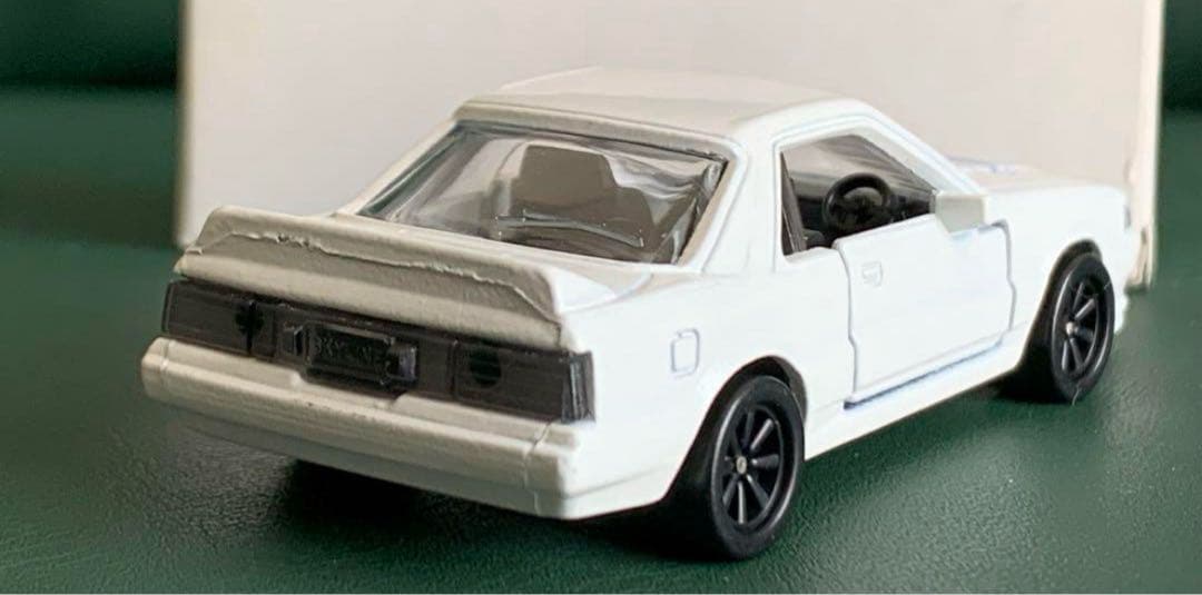 トミカ ジェネシス特注 ニッサン スカイライン R31 白