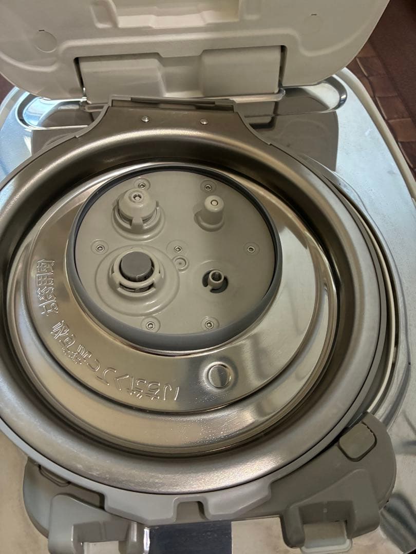 パナソニック　炊飯器 SR-PB10ES5 5.5合　圧力IH式炊飯器