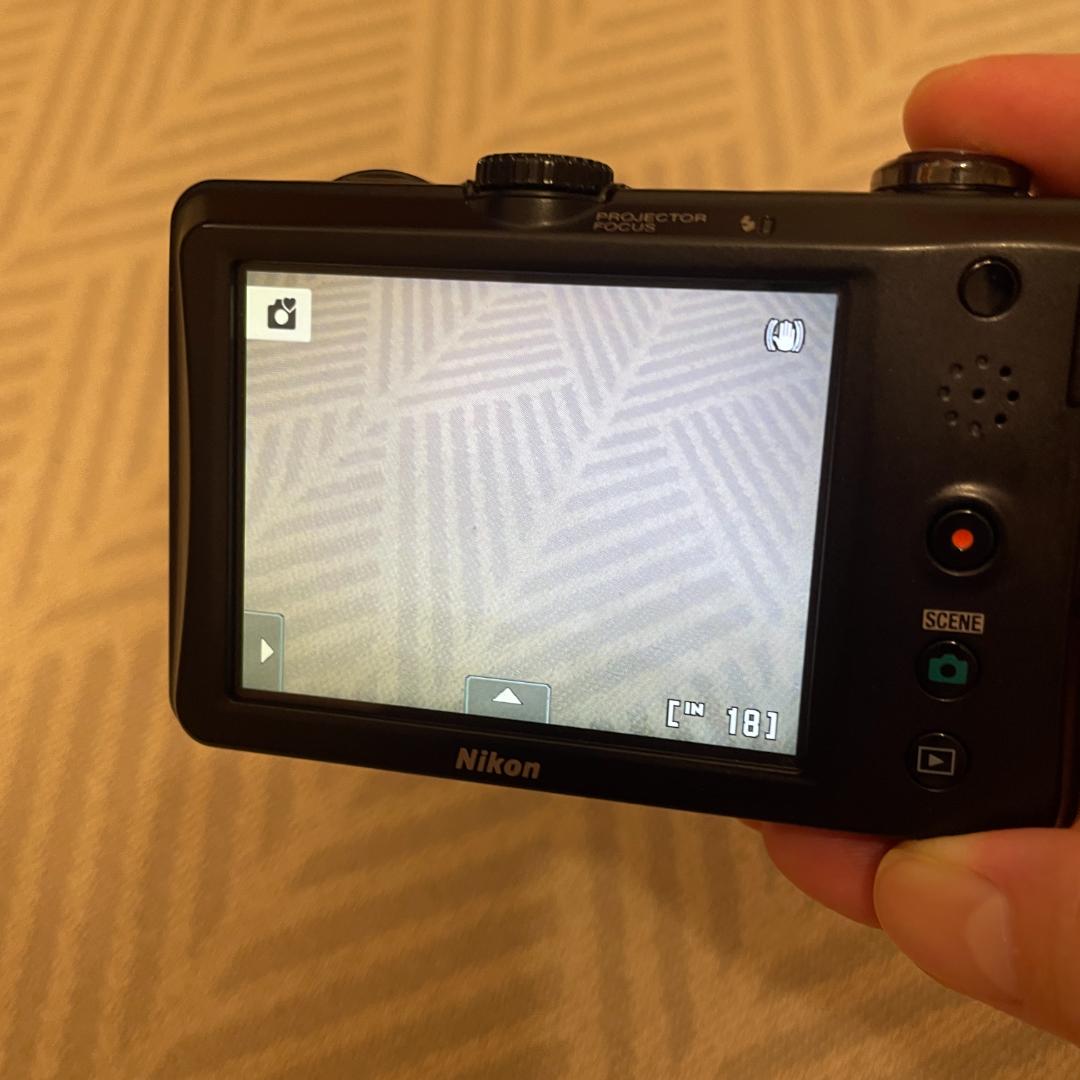 ニコン　COOLPIX 　S1100pj