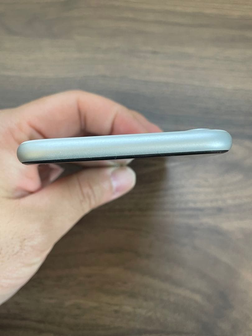iPhone SE 第2世代 64GB ホワイトSIMフリー バッテリー85%