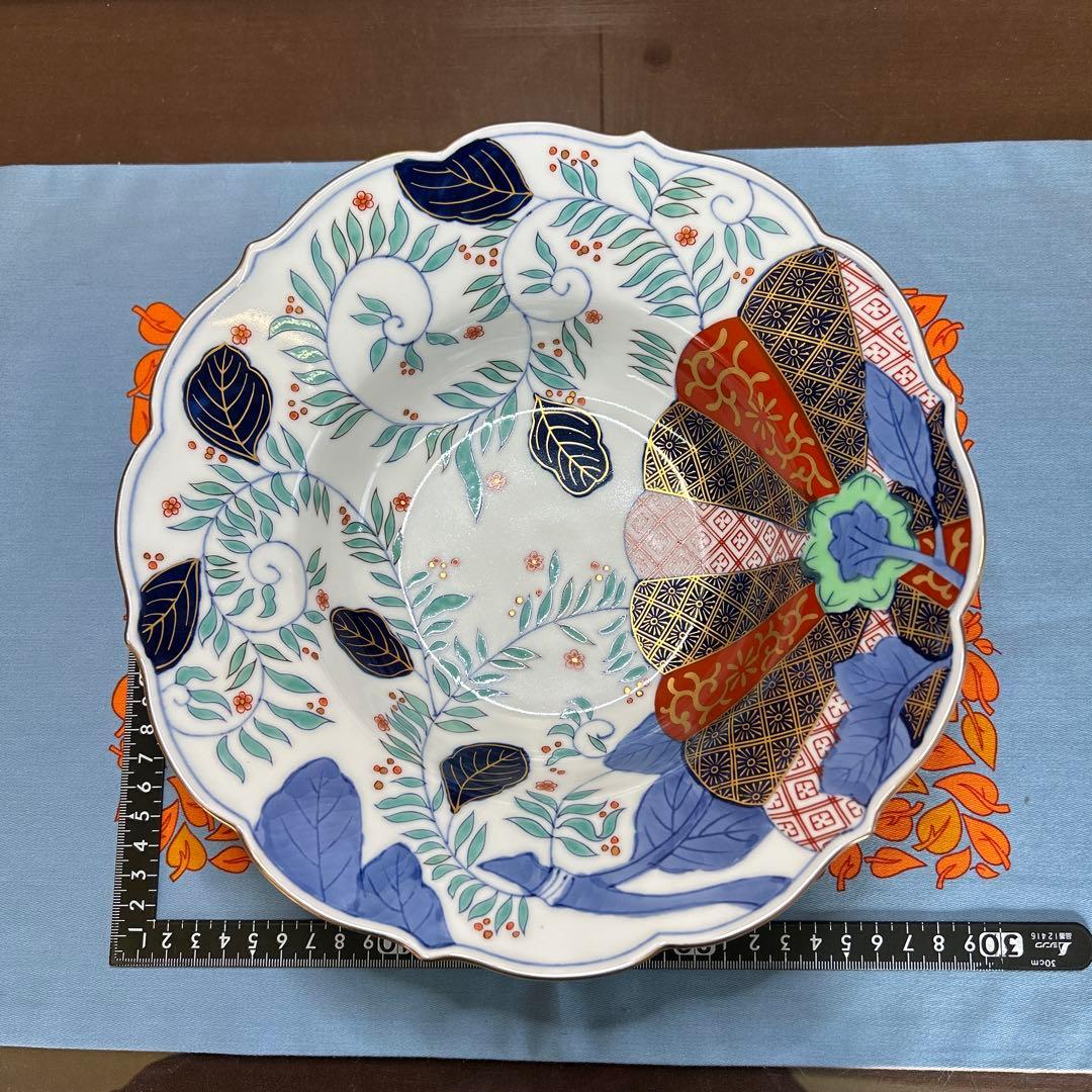 其泉　金彩色絵菊花唐草紋菓子鉢と青白磁牡丹彫銘々皿５枚揃　まとめ売り　美品