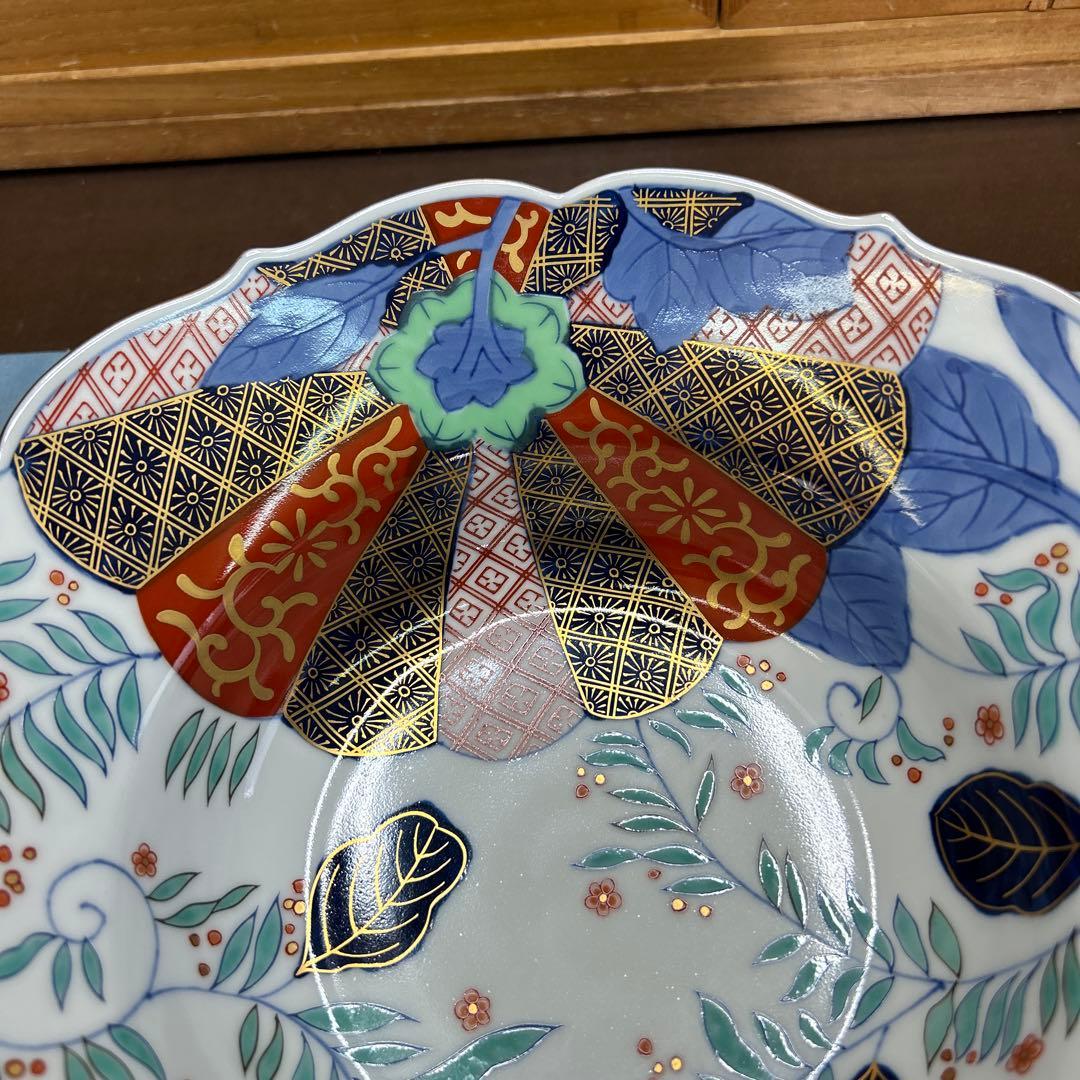 其泉　金彩色絵菊花唐草紋菓子鉢と青白磁牡丹彫銘々皿５枚揃　まとめ売り　美品