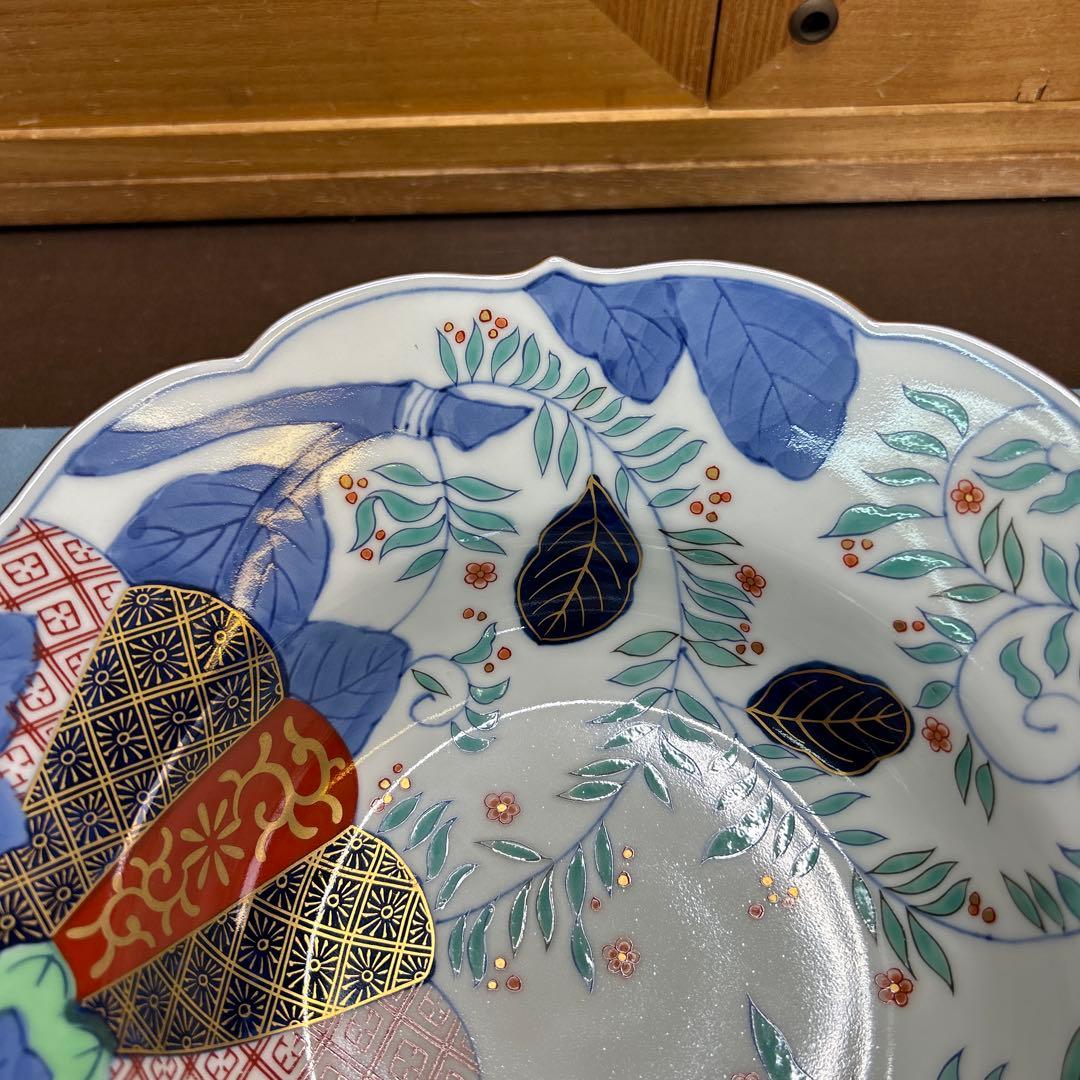 其泉　金彩色絵菊花唐草紋菓子鉢と青白磁牡丹彫銘々皿５枚揃　まとめ売り　美品