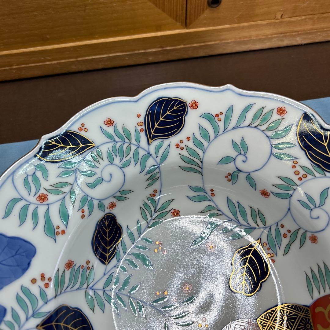 其泉　金彩色絵菊花唐草紋菓子鉢と青白磁牡丹彫銘々皿５枚揃　まとめ売り　美品