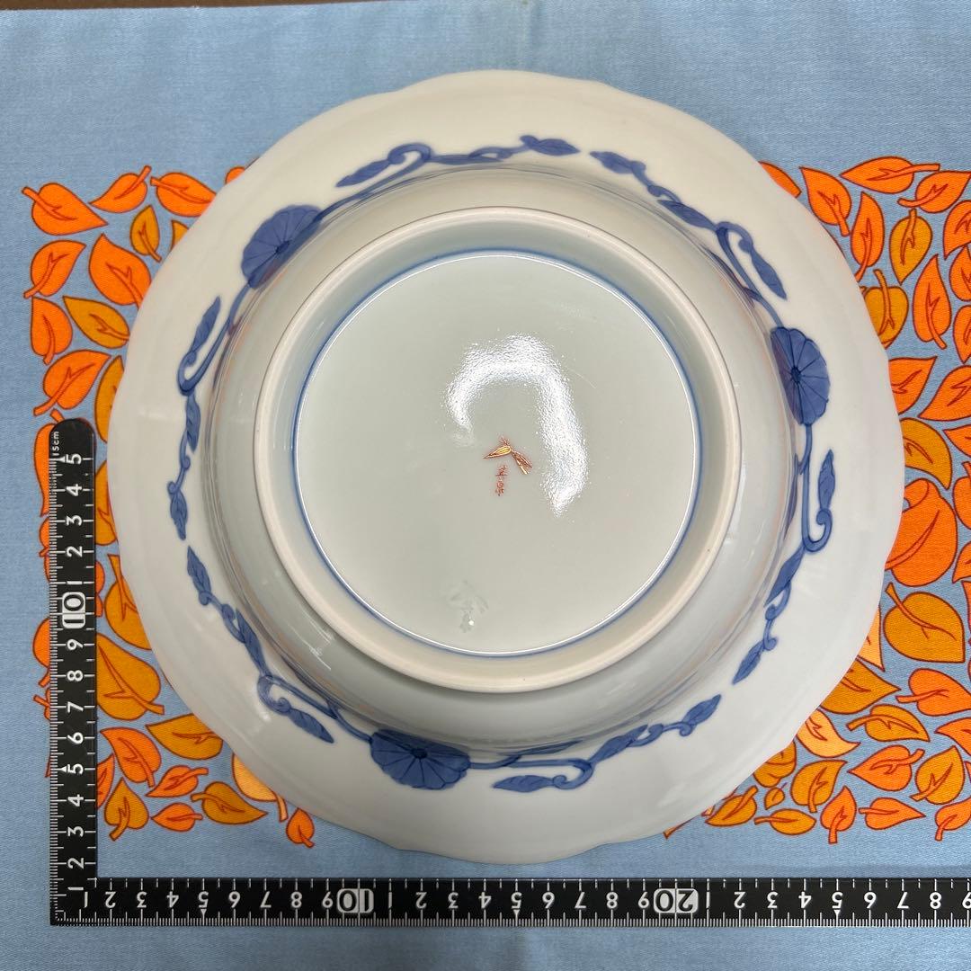 其泉　金彩色絵菊花唐草紋菓子鉢と青白磁牡丹彫銘々皿５枚揃　まとめ売り　美品